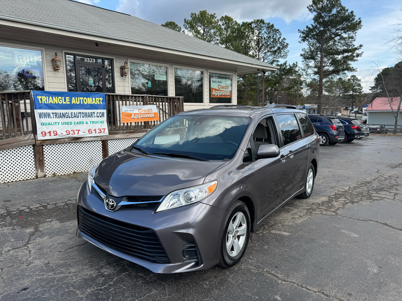 2019 toyota sienna le 8-passenger
