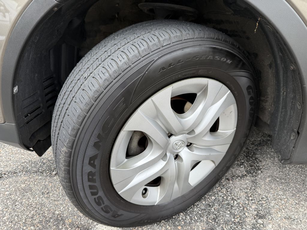 2013 toyota rav4 le