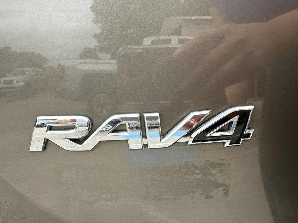 2013 toyota rav4 le
