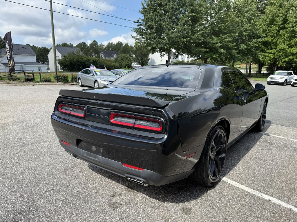 2021 dodge challenger sxt