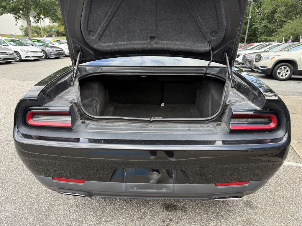 2021 dodge challenger sxt