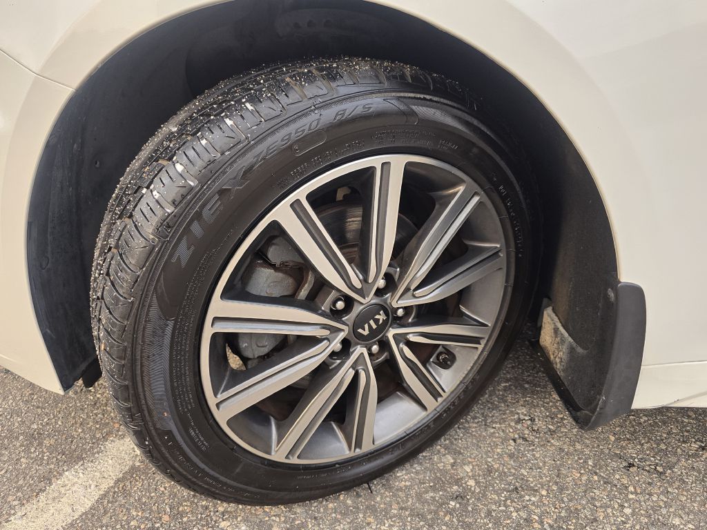 2019 Kia Optima LX's photo