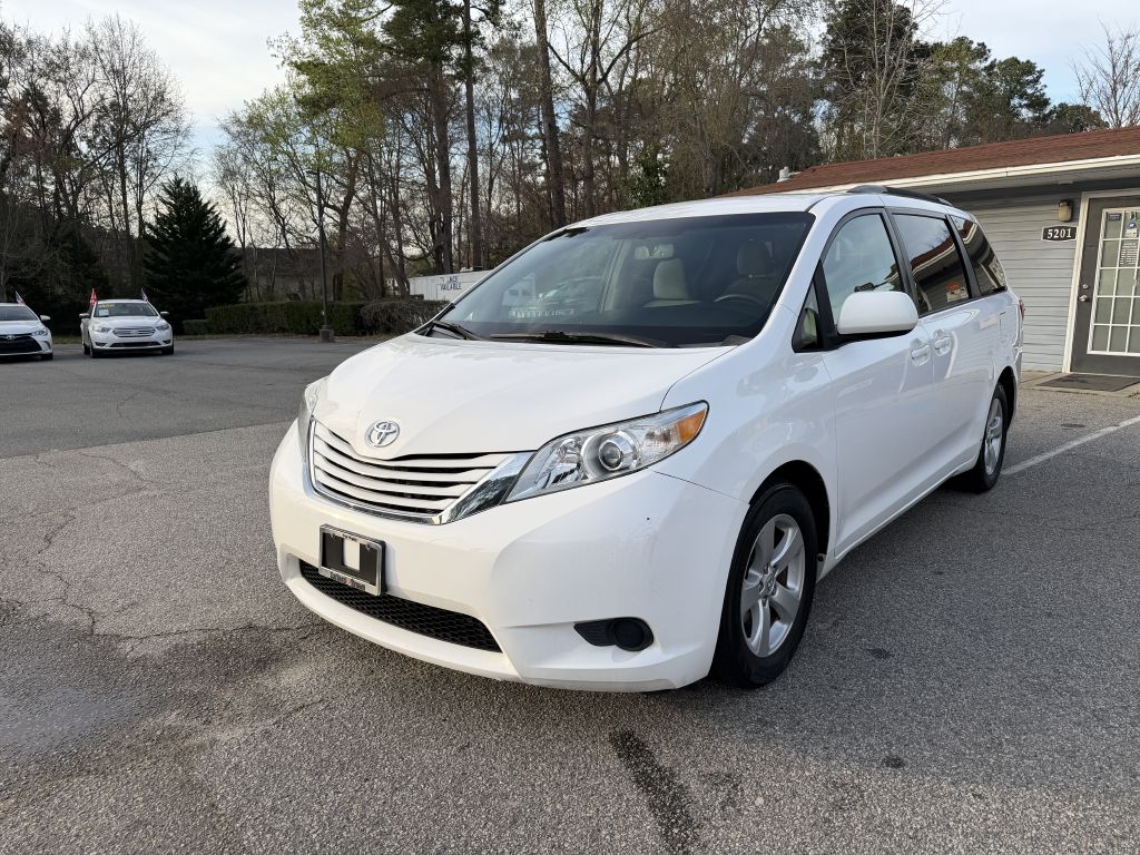 2015 toyota sienna le 8-passenger