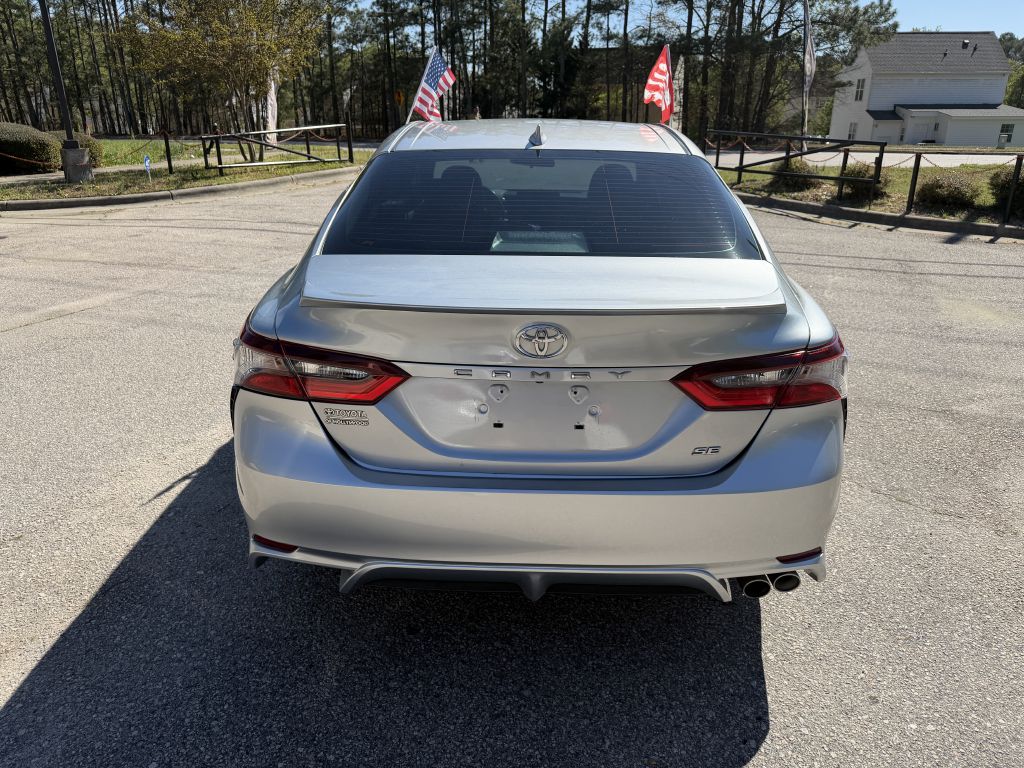 2021 toyota camry se