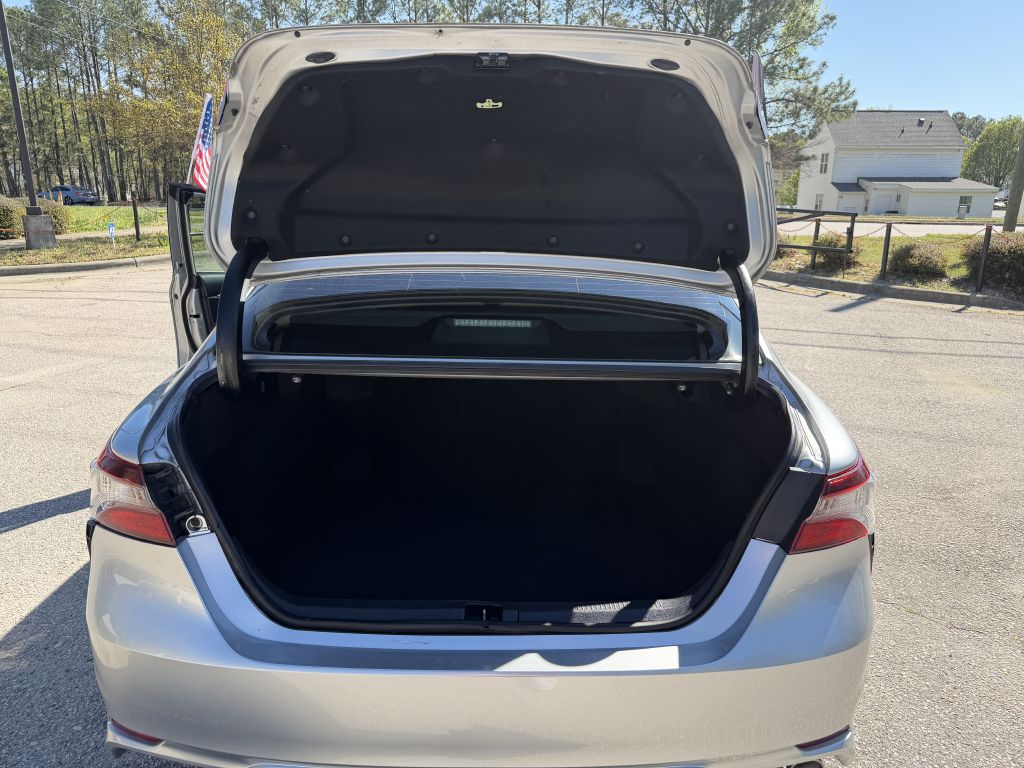 2021 toyota camry se