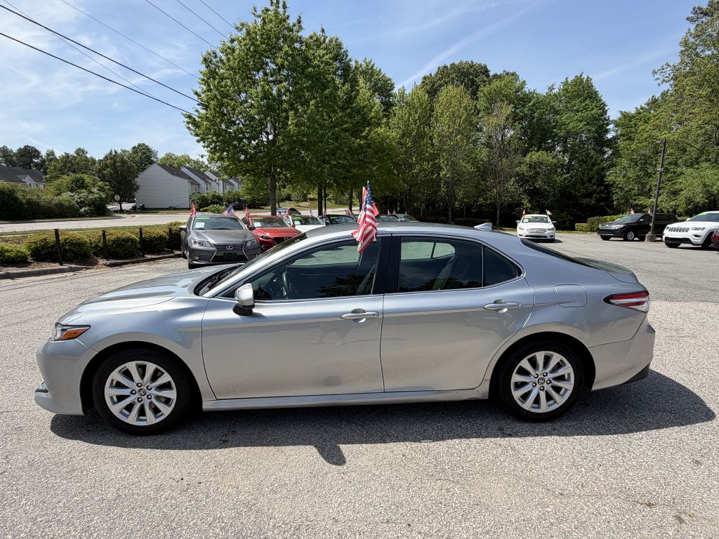 2019 toyota camry le
