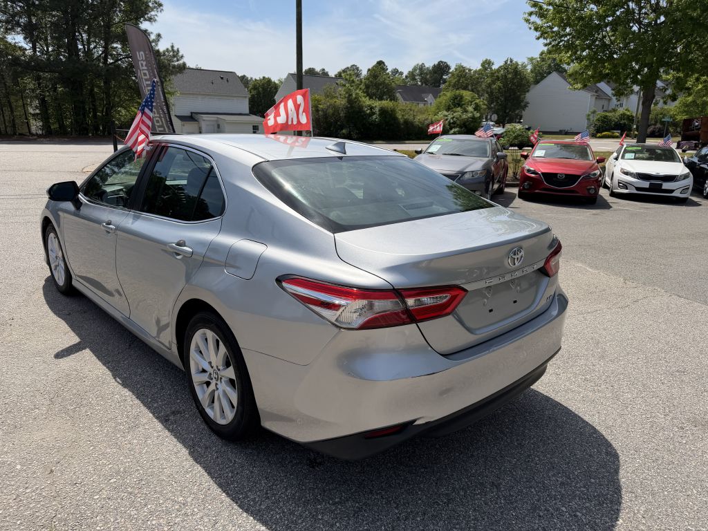 2019 toyota camry le