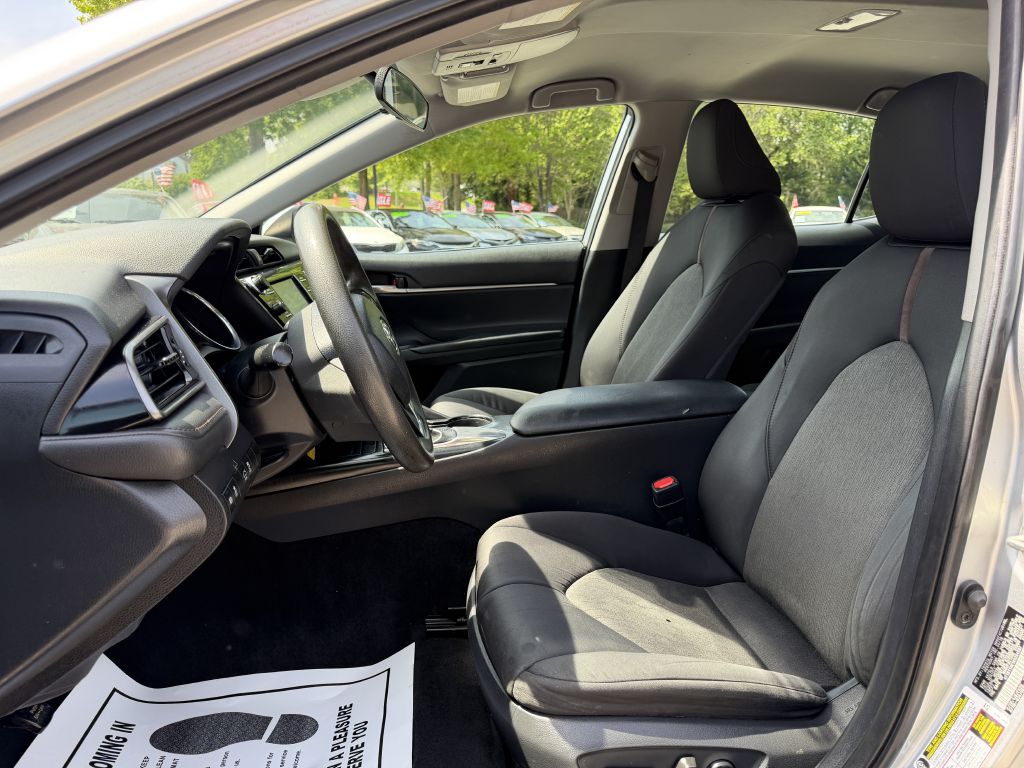 2019 toyota camry le