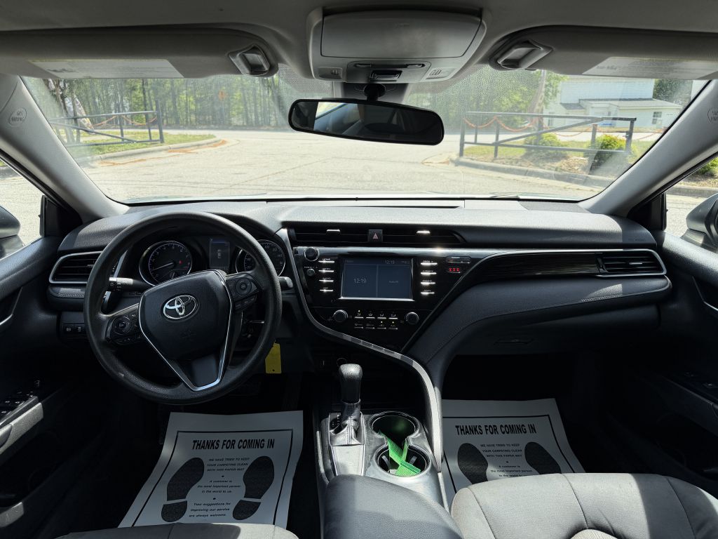 2019 toyota camry le