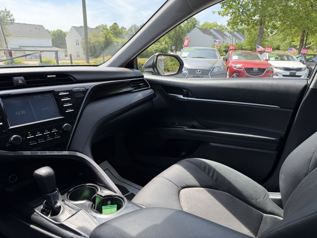 2019 toyota camry le