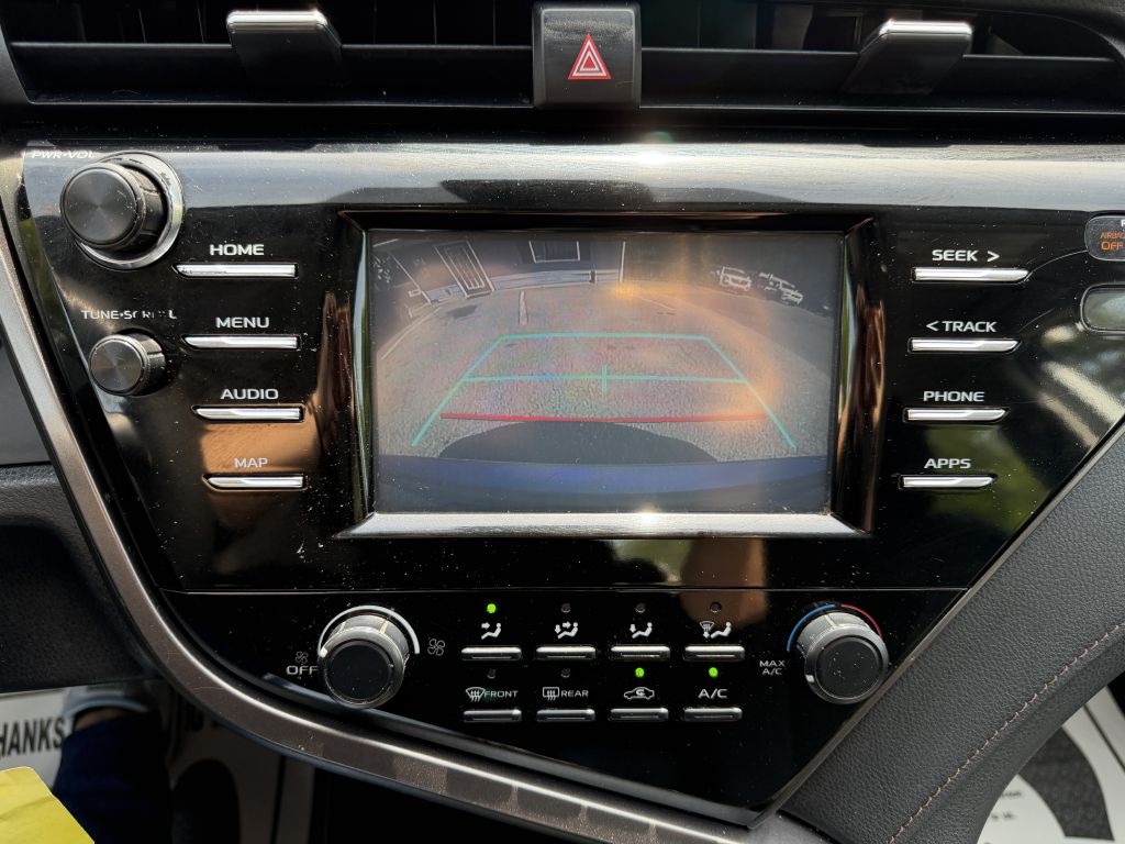 2019 toyota camry le