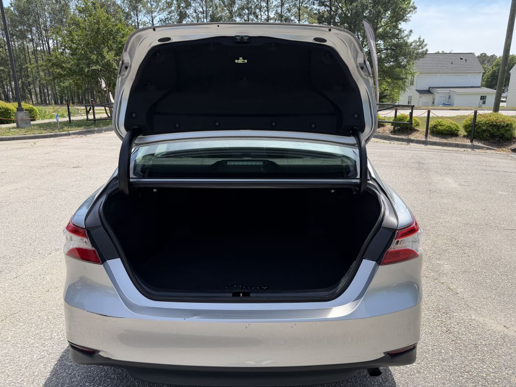 2019 toyota camry le