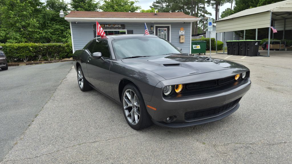 2021 dodge challenger sxt