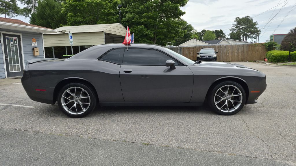 2021 dodge challenger sxt