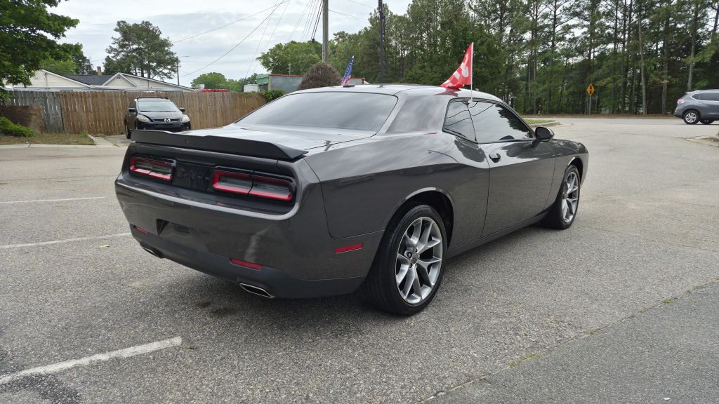 2021 dodge challenger sxt
