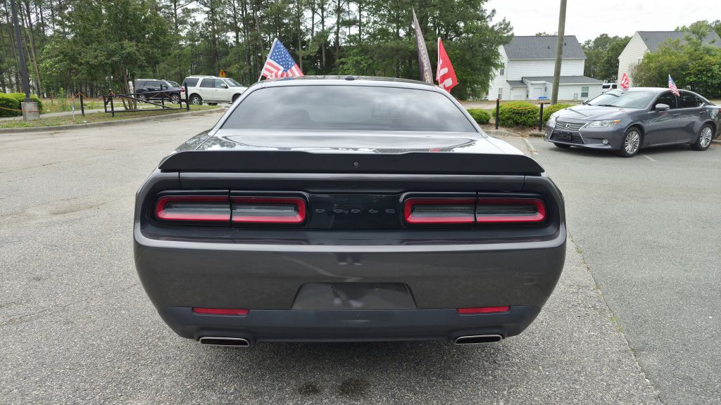 2021 dodge challenger sxt