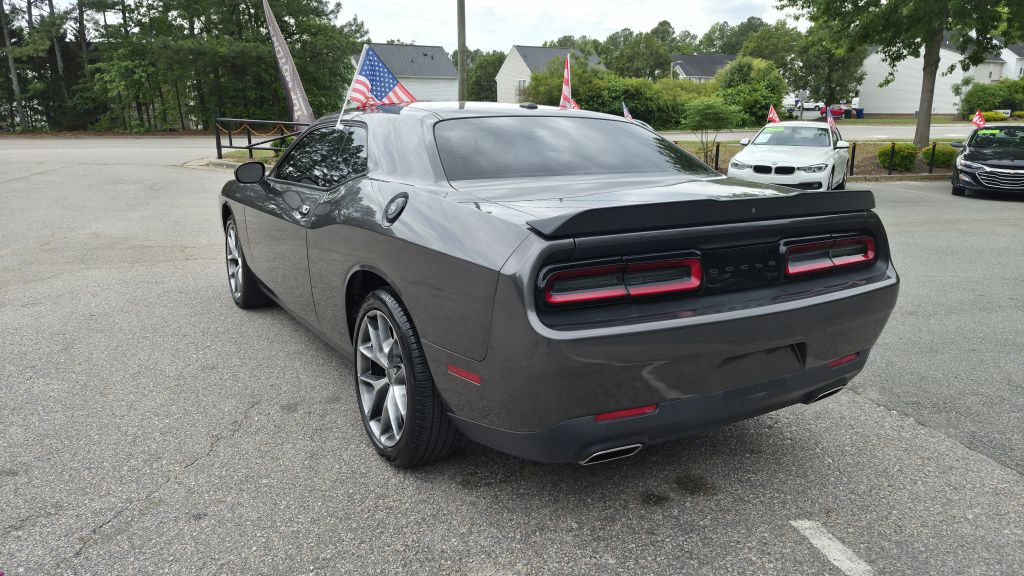 2021 dodge challenger sxt