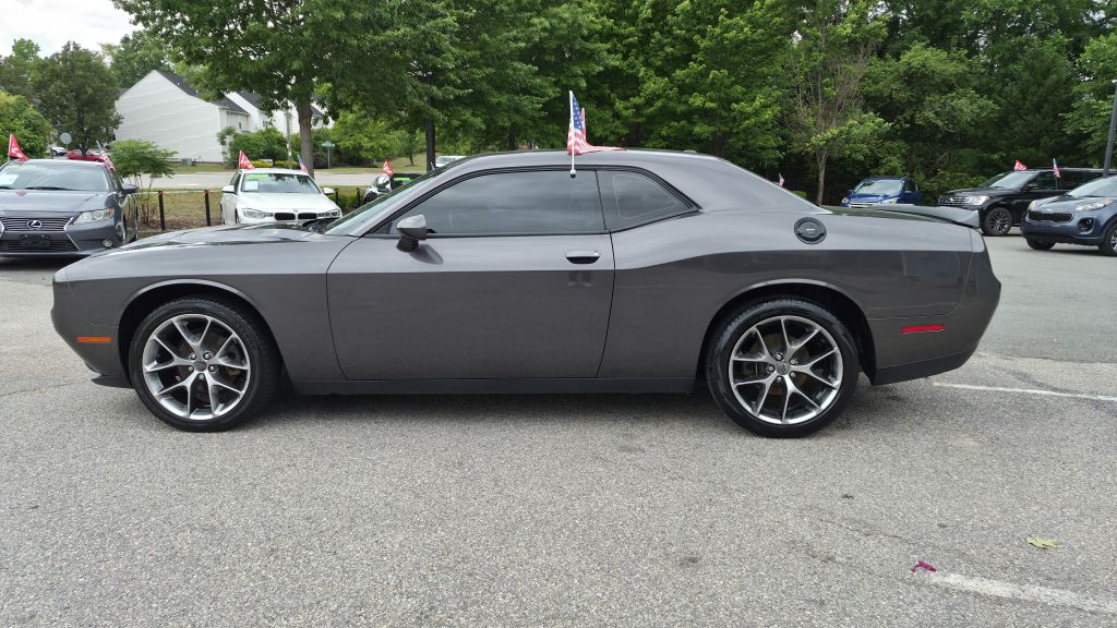 2021 dodge challenger sxt