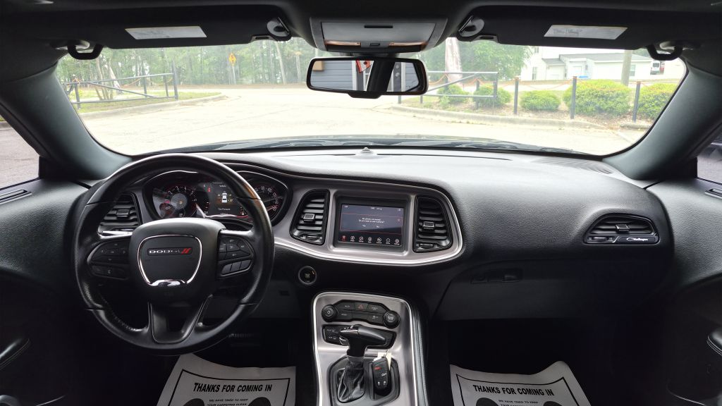 2021 dodge challenger sxt