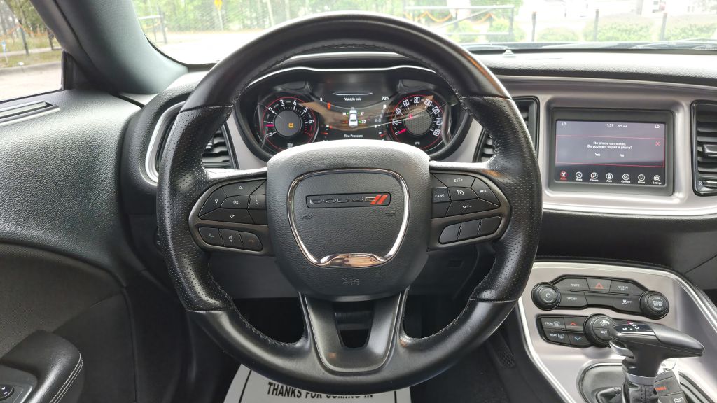 2021 dodge challenger sxt