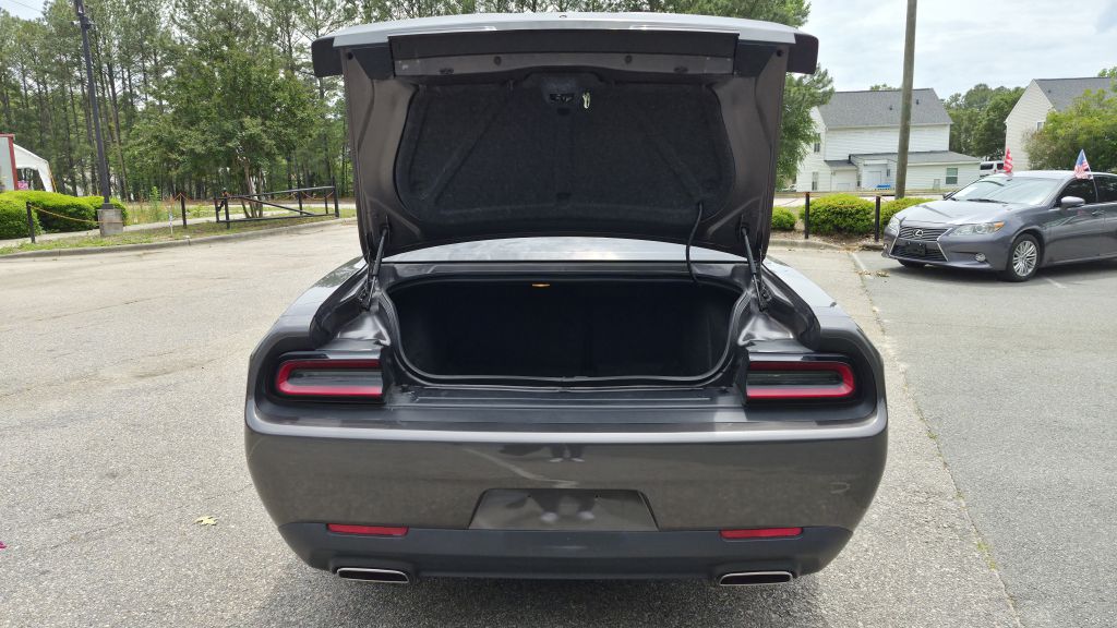 2021 dodge challenger sxt