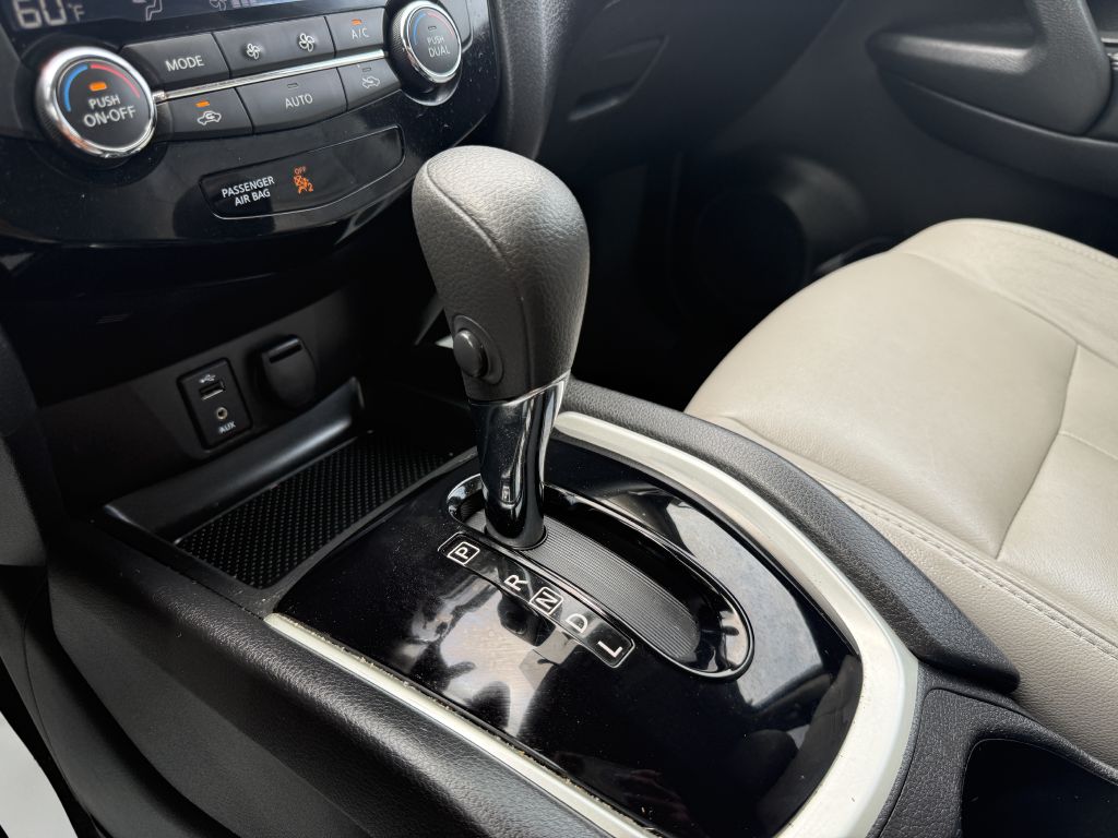 2016 nissan rogue sv
