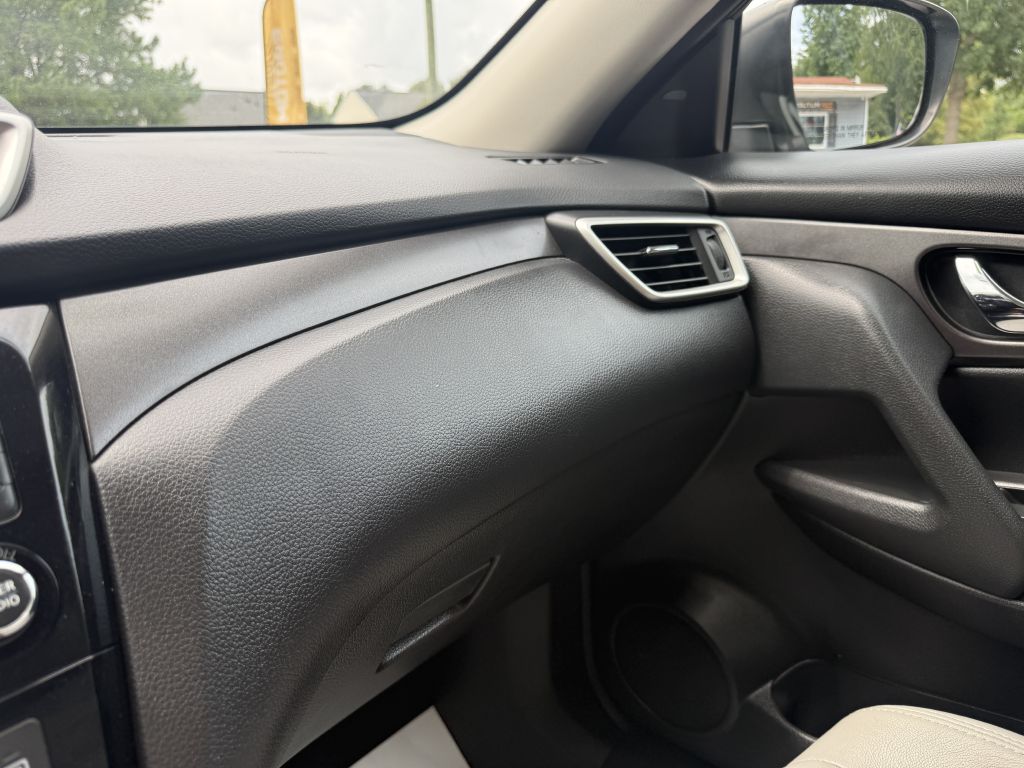 2016 nissan rogue sv