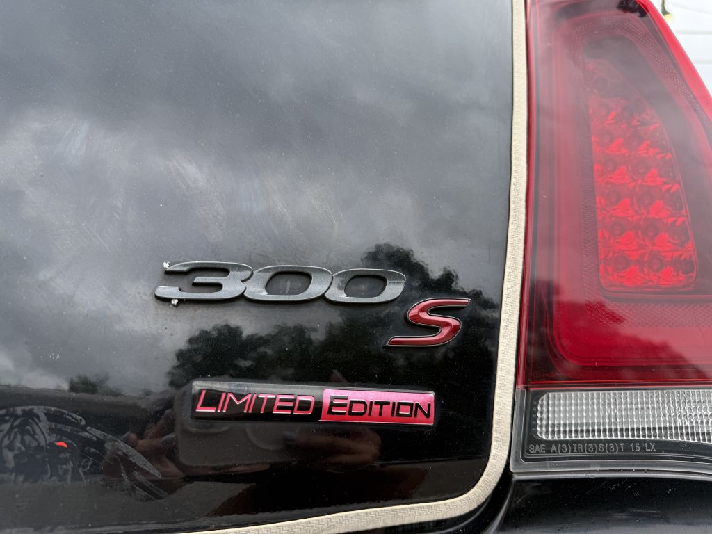 2022 chrysler 300 s v6