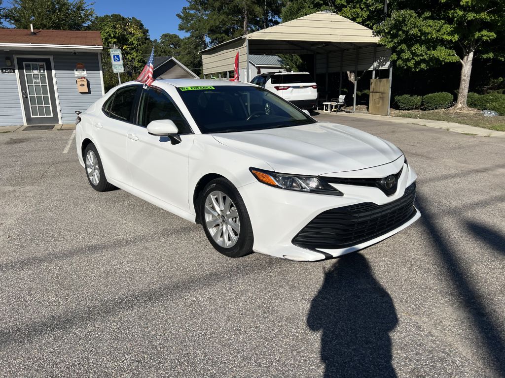 2019 toyota camry le