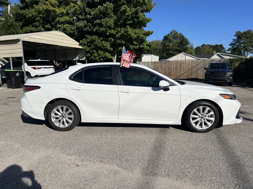 2019 toyota camry le
