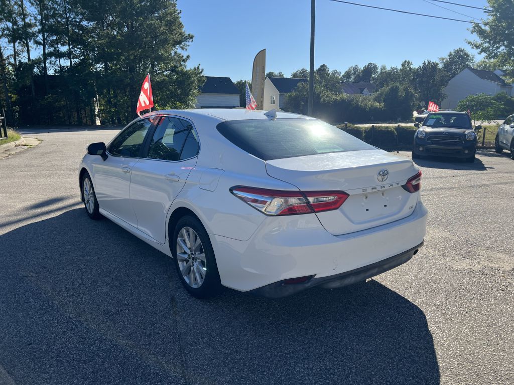 2019 toyota camry le