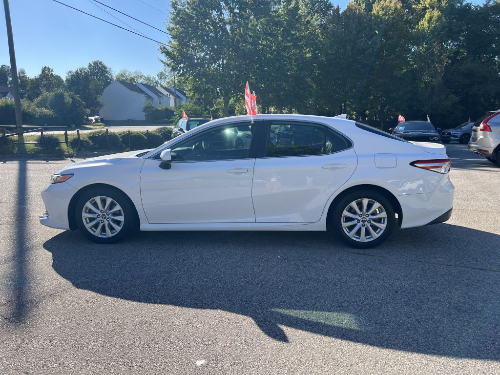 2019 toyota camry le