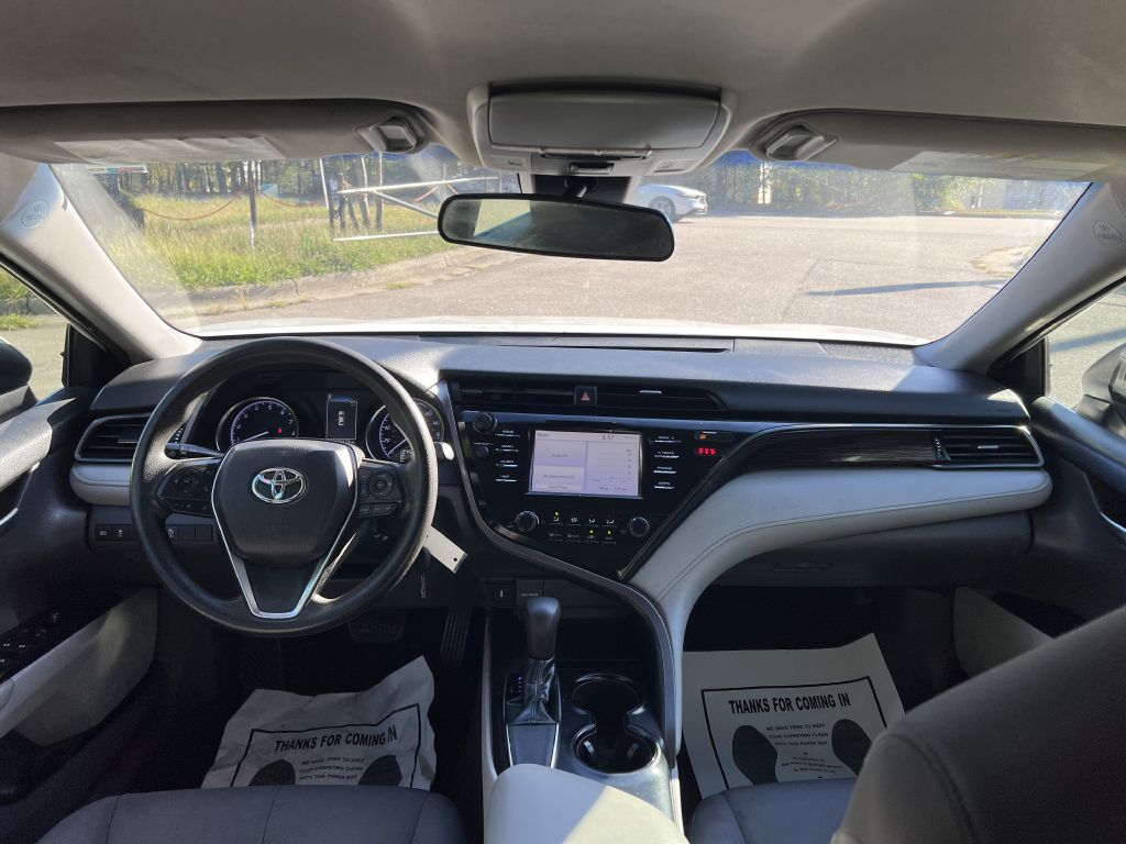2019 toyota camry le