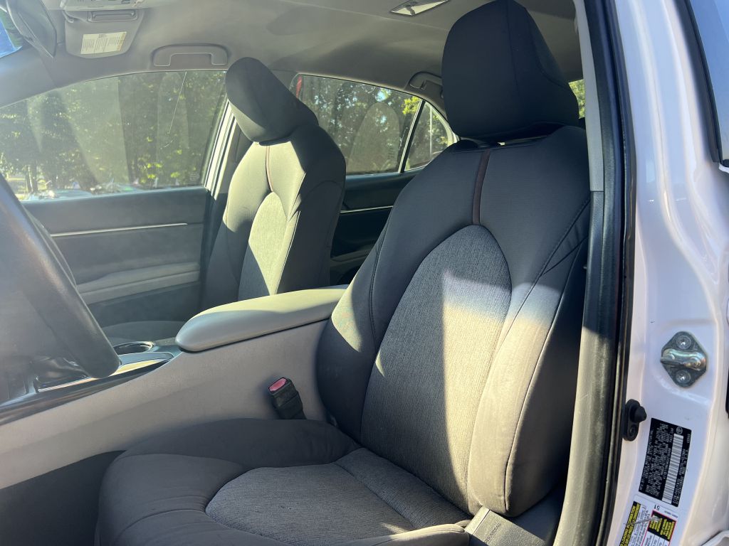 2019 toyota camry le