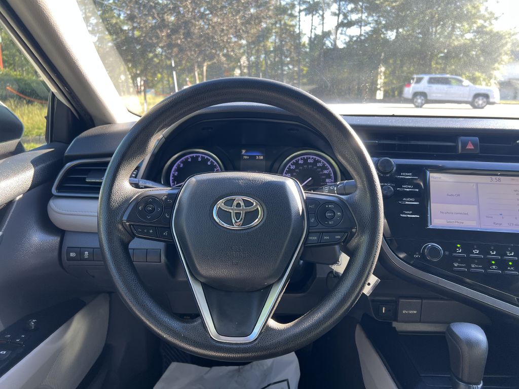 2019 toyota camry le