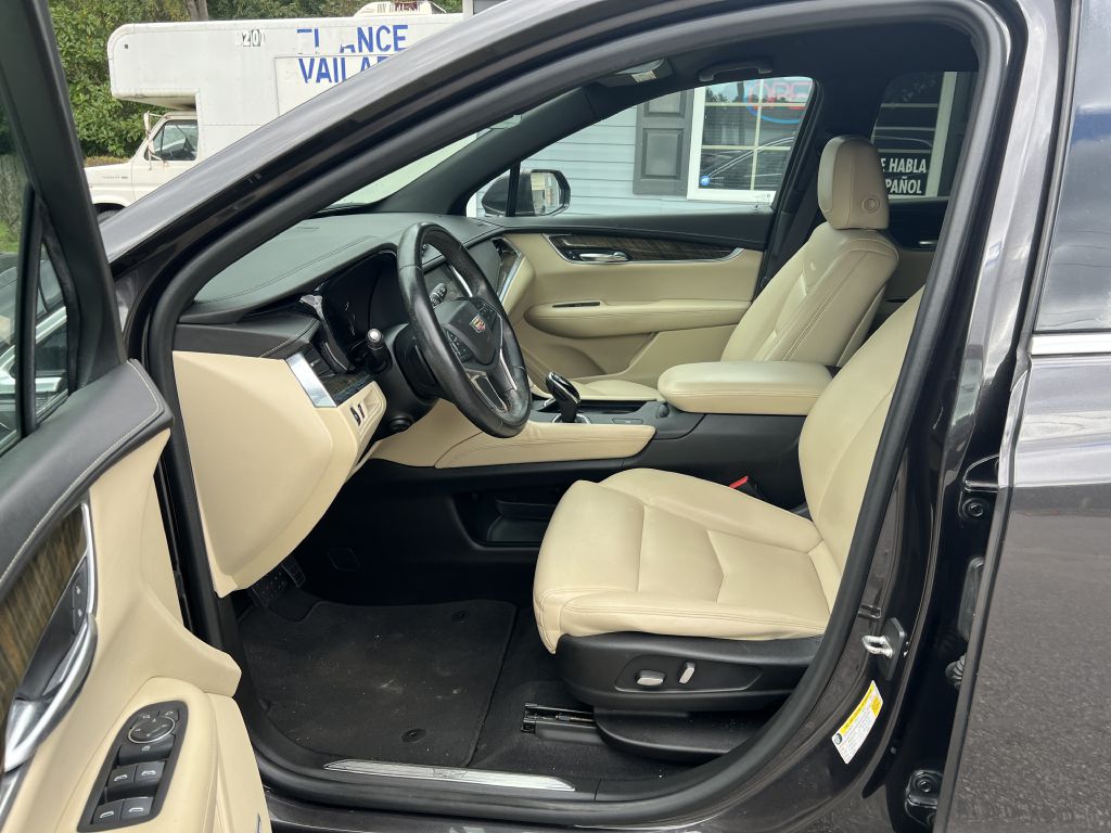 2017 cadillac xt5 base