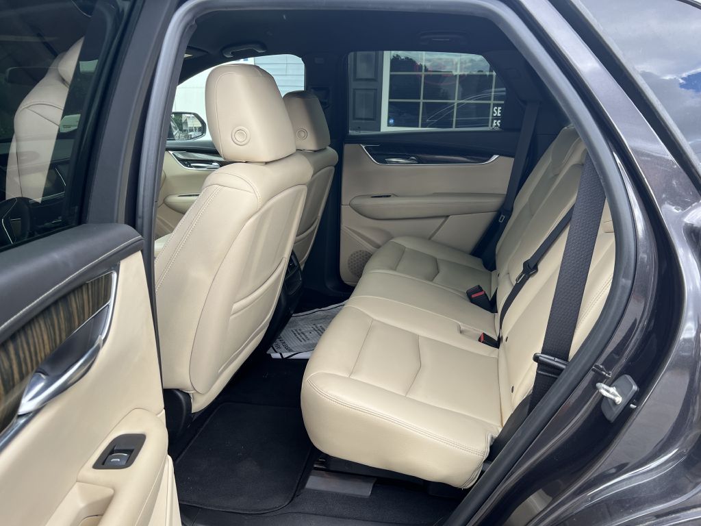 2017 cadillac xt5 base