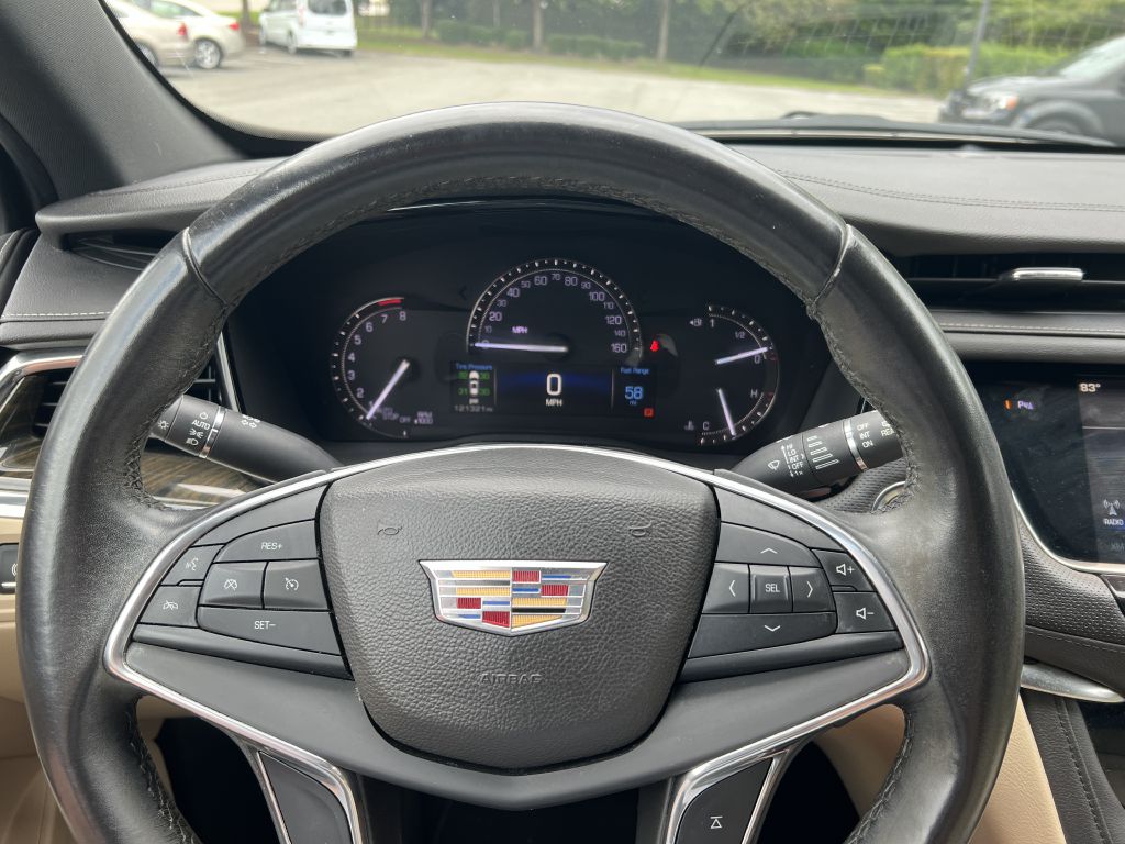 2017 cadillac xt5 base
