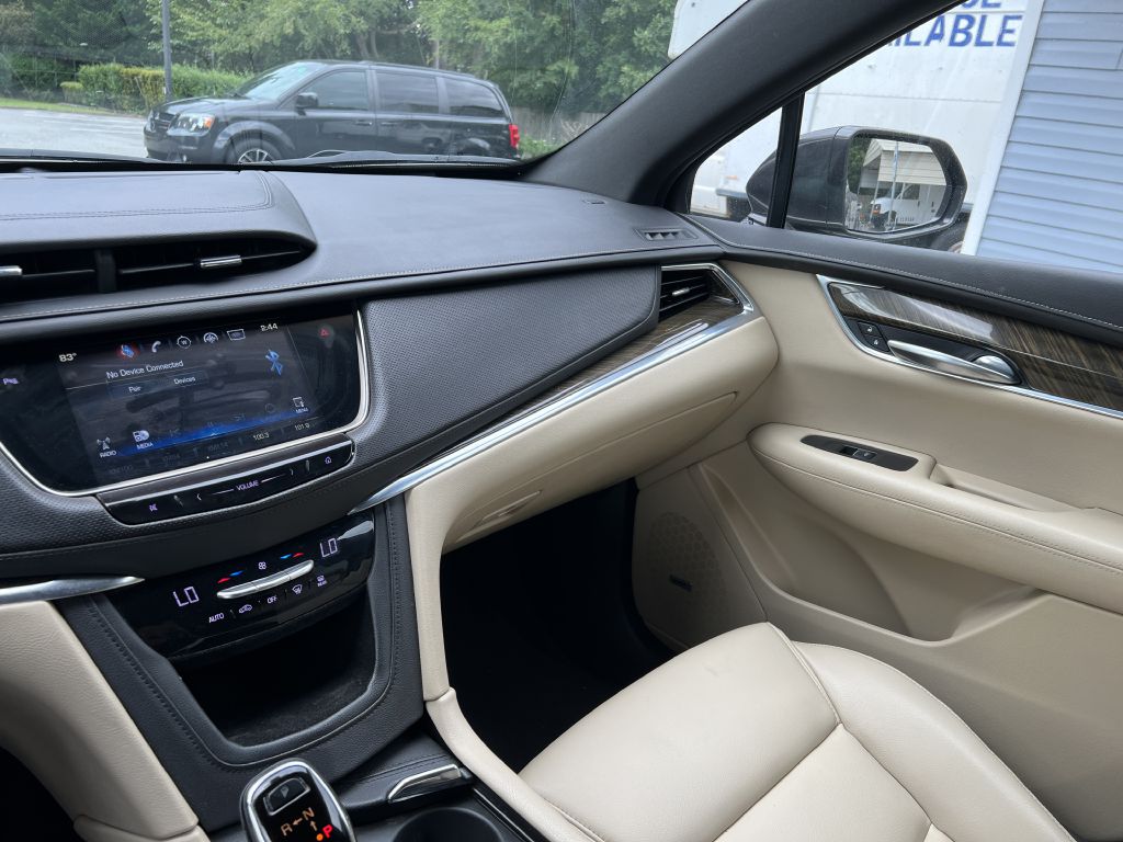 2017 cadillac xt5 base