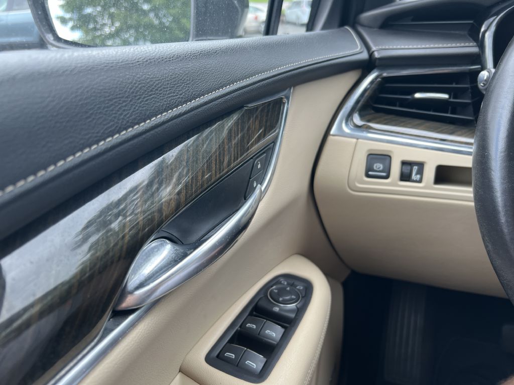 2017 cadillac xt5 base