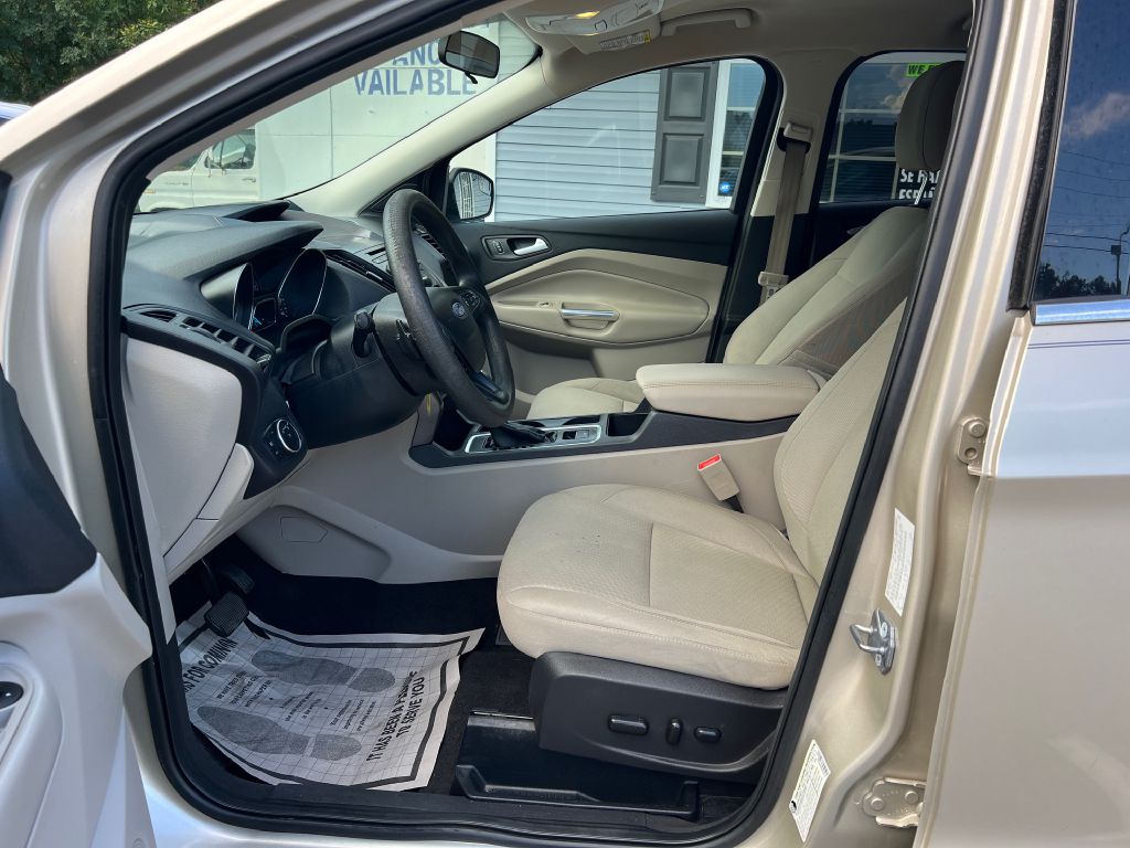2017 ford escape se