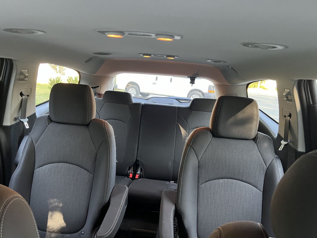 2017 chevrolet traverse lt