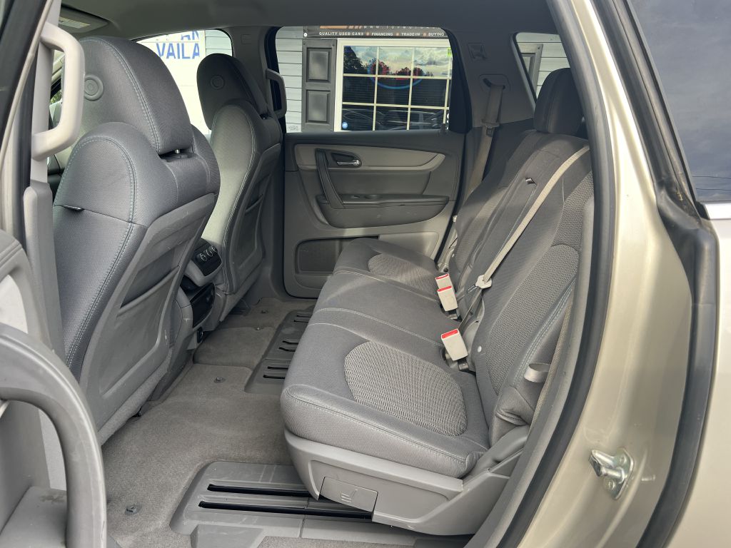 2017 chevrolet traverse lt