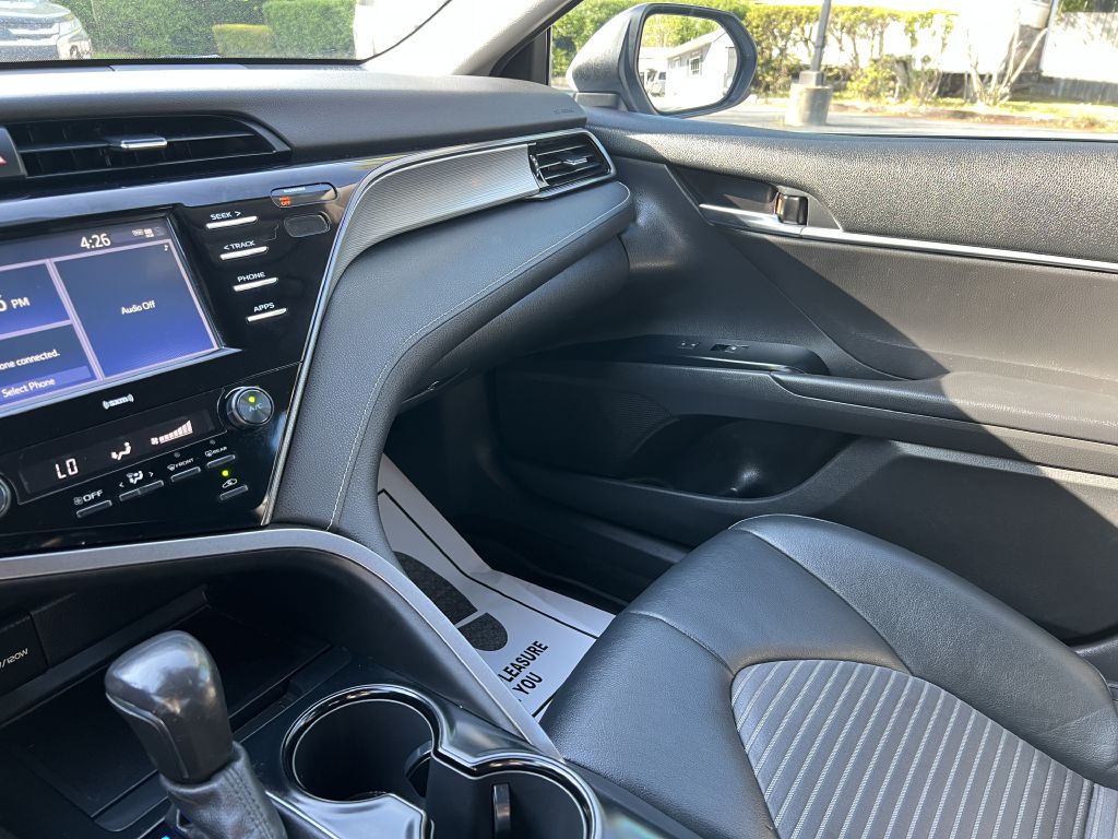 2020 toyota camry se