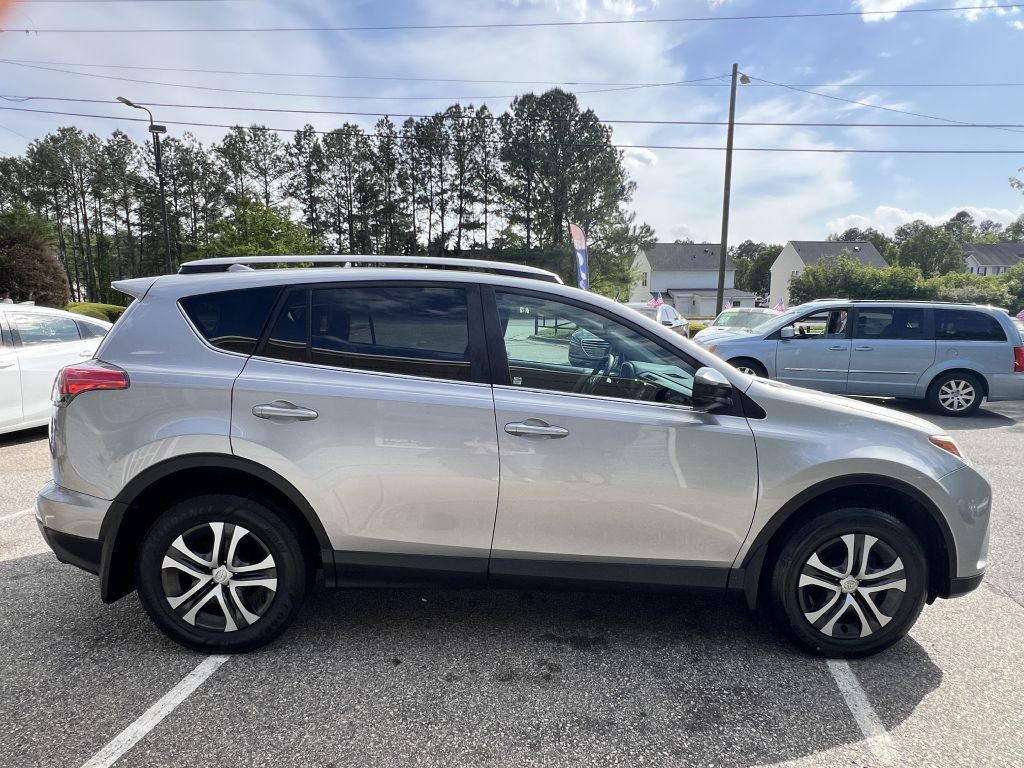 2018 toyota rav4 le