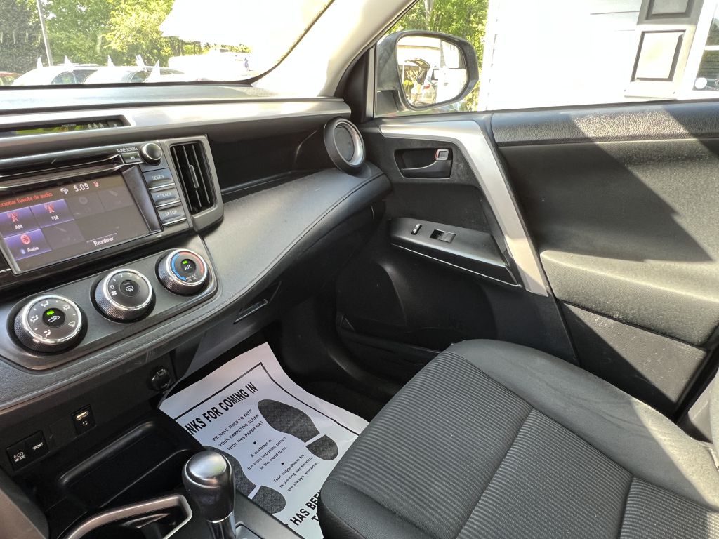 2018 toyota rav4 le