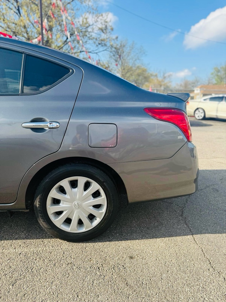 2019 nissan versa s