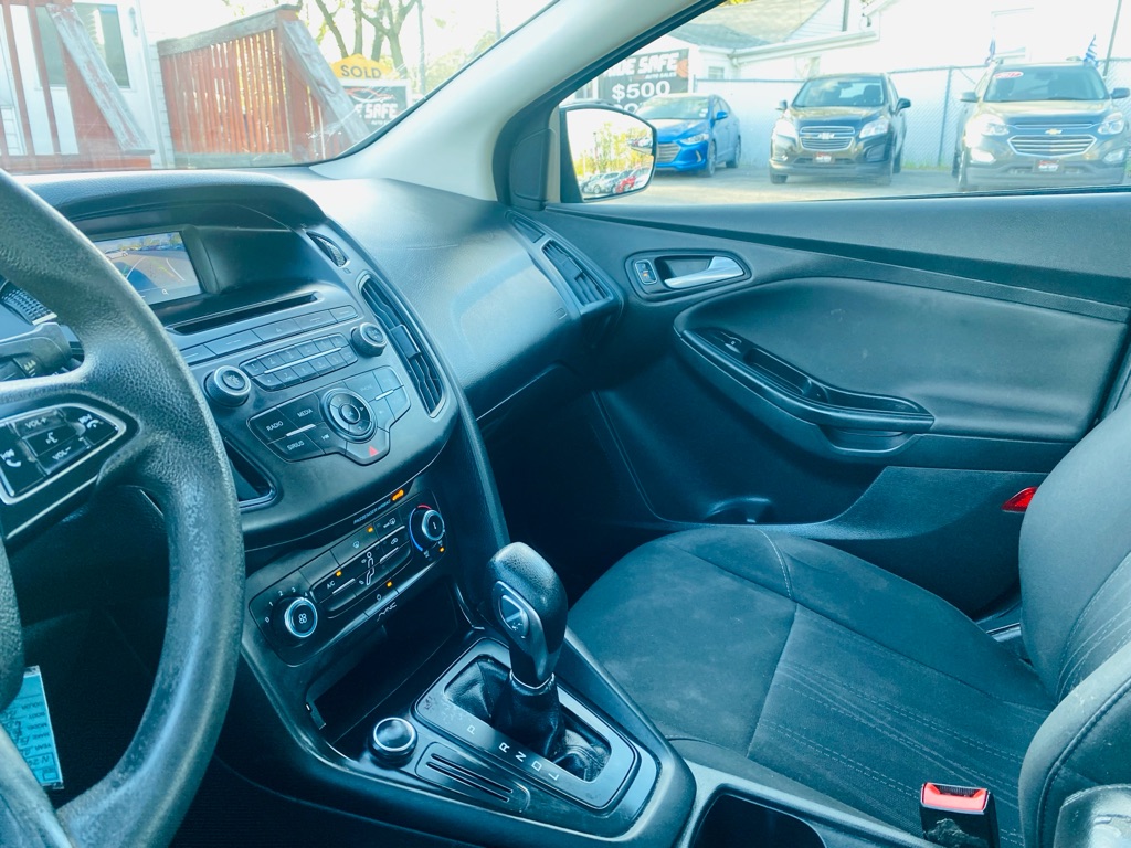 2017 ford focus se
